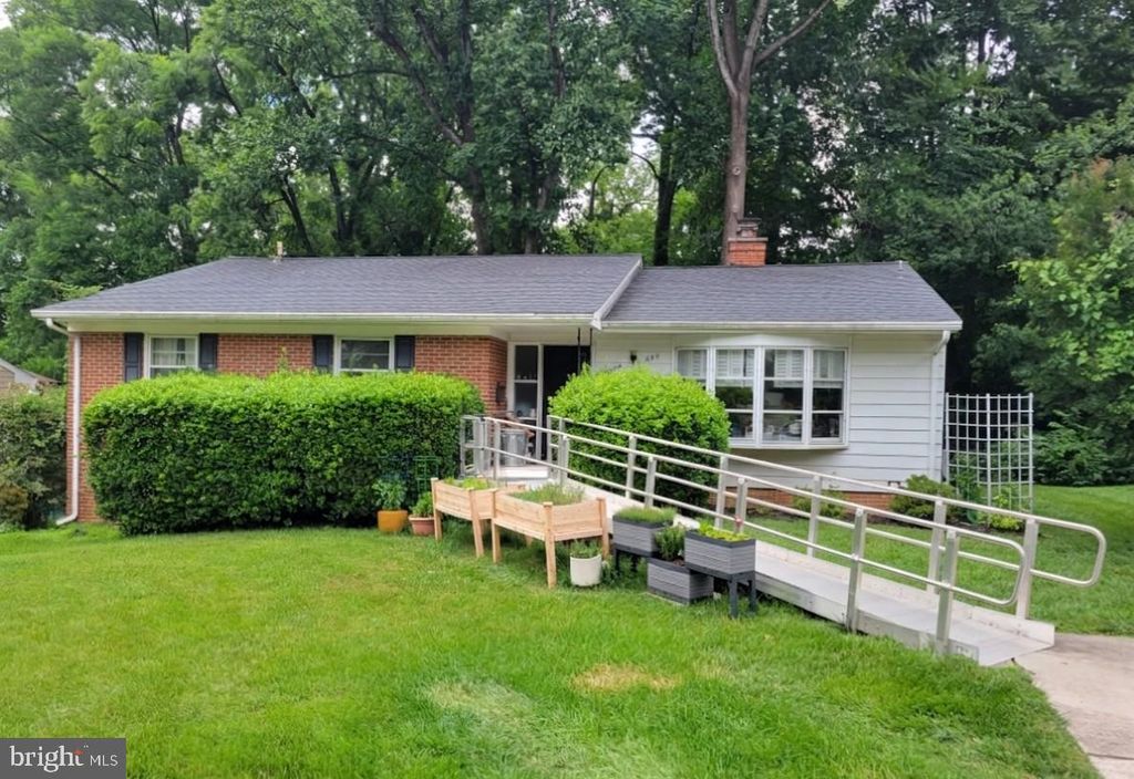 10104 SCOUT DR, Fairfax, VA 22030