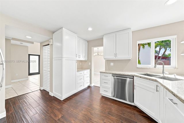 8406 NW 201st Street, Hialeah, FL 33015