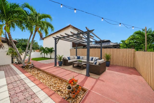 8406 NW 201st Street, Hialeah, FL 33015