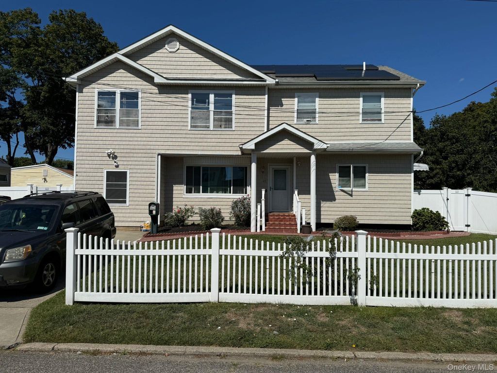 43 Franklin Street, Brentwood, NY 11717