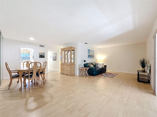 5150 10TH AVENUE N 107, St Petersburg, FL 33710