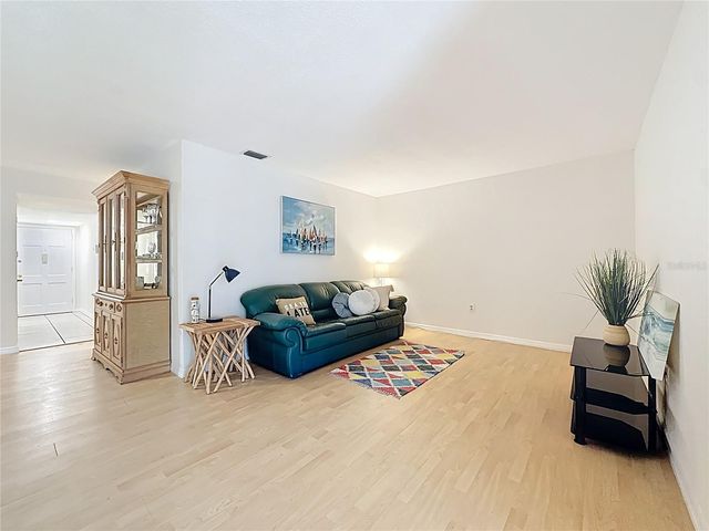 5150 10TH AVENUE N 107, St Petersburg, FL 33710