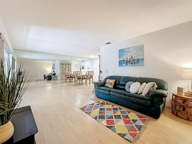 5150 10TH AVENUE N 107, St Petersburg, FL 33710