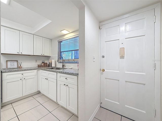 5150 10TH AVENUE N 107, St Petersburg, FL 33710