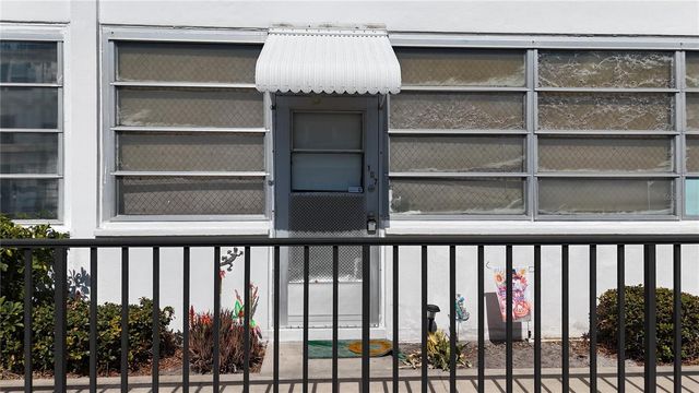 5150 10TH AVENUE N 107, St Petersburg, FL 33710