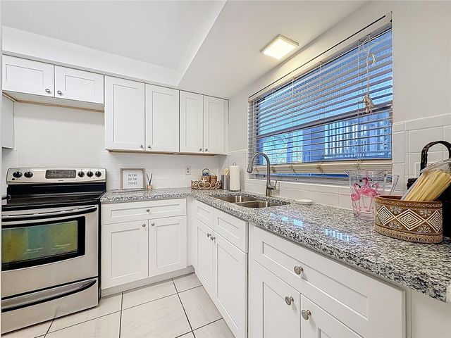 5150 10TH AVENUE N 107, St Petersburg, FL 33710