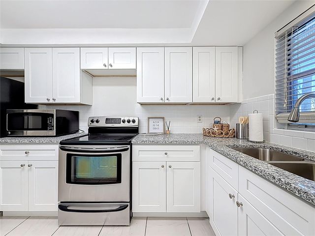 5150 10TH AVENUE N 107, St Petersburg, FL 33710