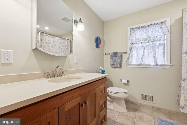 59 LOCHATONG RD, Ewing, NJ 08628