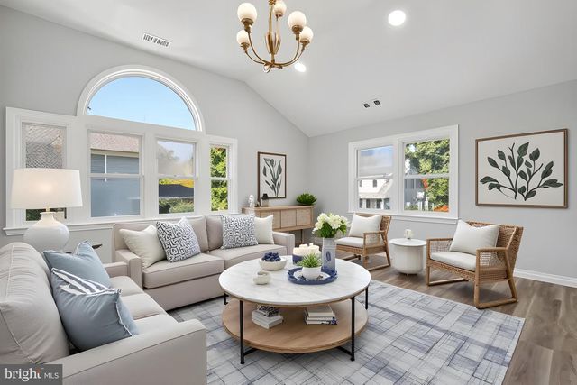 2500 S EADS ST, Arlington, VA 22202