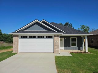 614 N COMMERCE, Overton, TX 75684