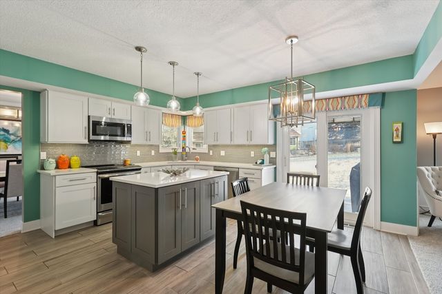 295 58th Court, West Des Moines, IA 50266