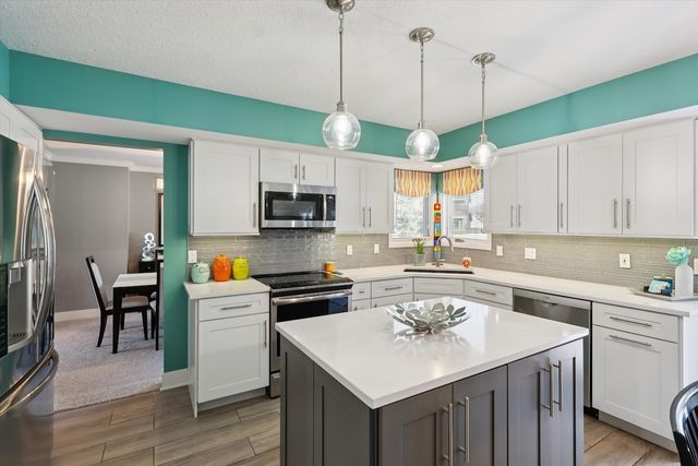 295 58th Court, West Des Moines, IA 50266