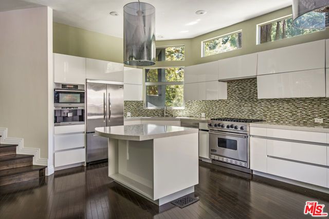 2180 Laurel Canyon Boulevard, Los Angeles, CA 90046