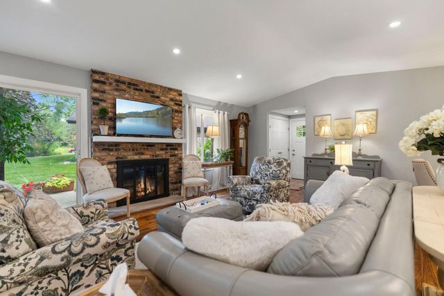 1185 weston, Plymouth, MN 55447