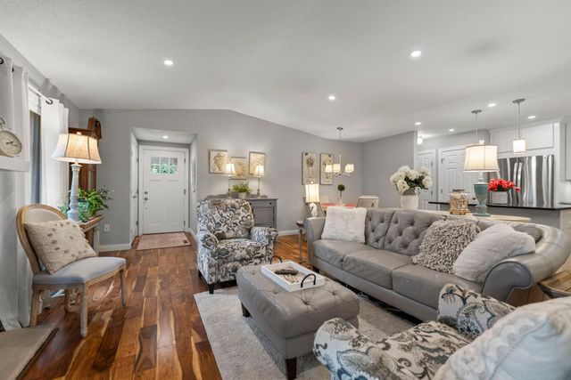 1185 weston, Plymouth, MN 55447