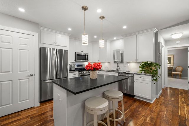 1185 weston, Plymouth, MN 55447