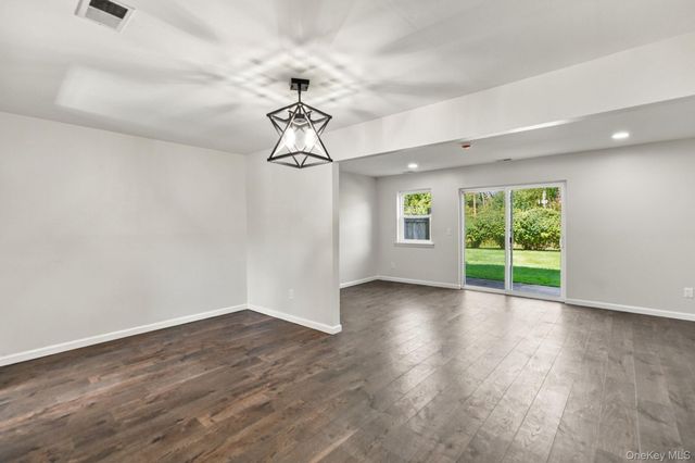 276 Temple Hill Road 1305, New Windsor, NY 12553