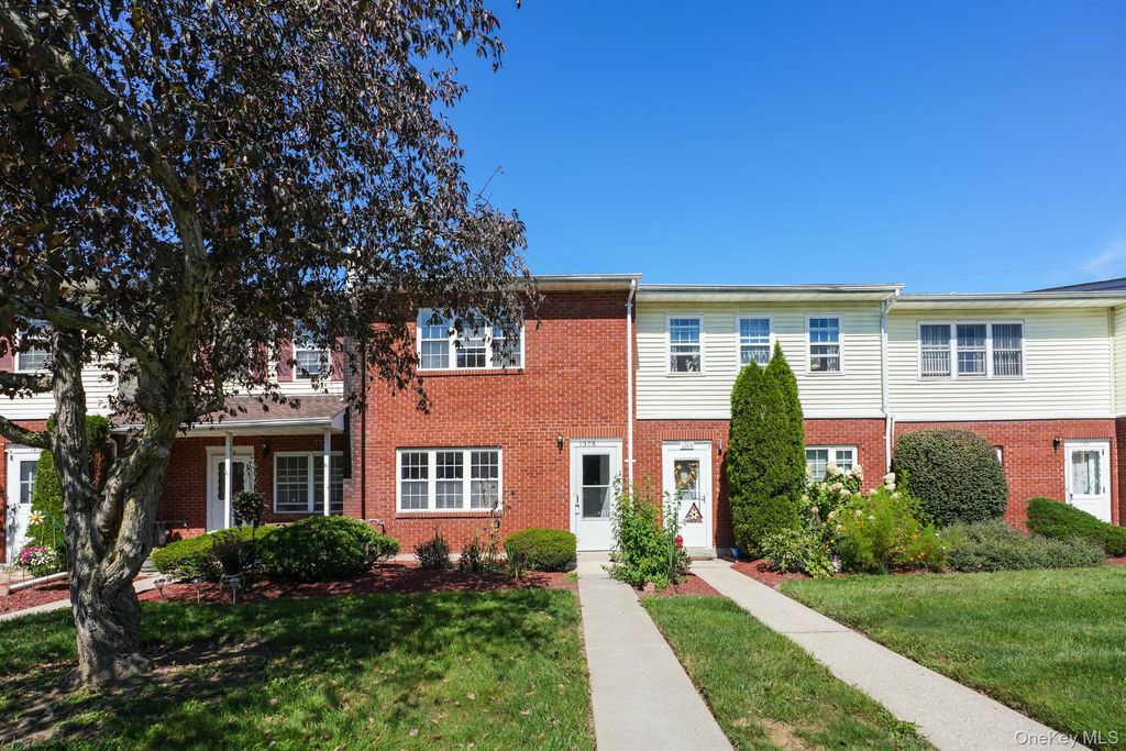 276 Temple Hill Road 1305, New Windsor, NY 12553 — exterior