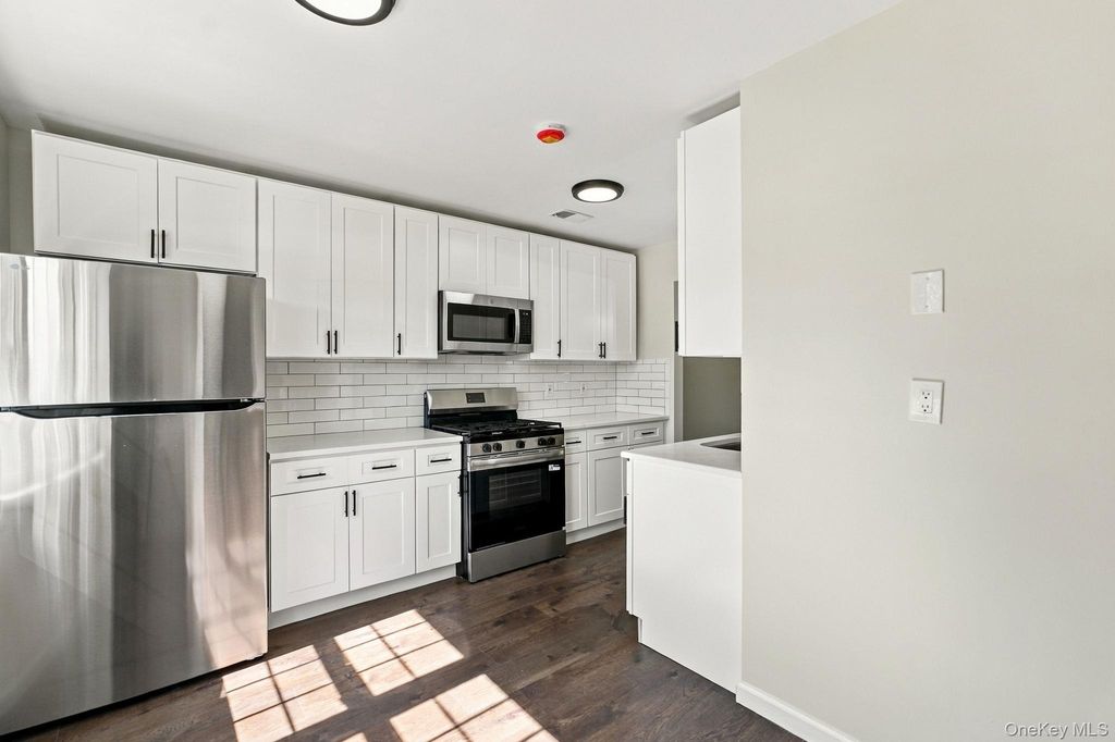 276 Temple Hill Road 1305, New Windsor, NY 12553 — photo 3