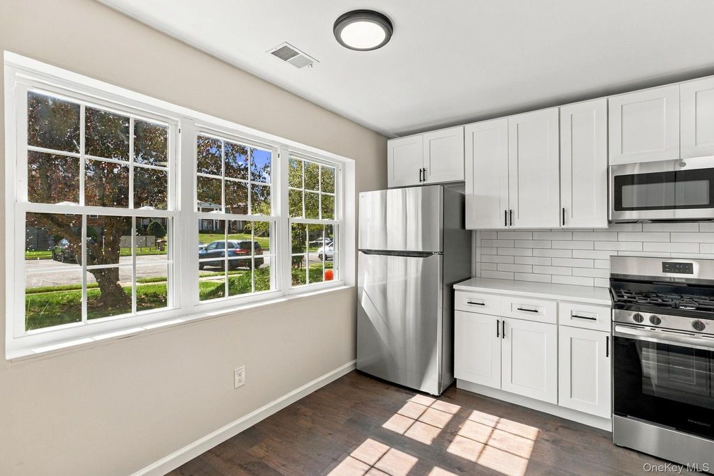 276 Temple Hill Road 1305, New Windsor, NY 12553 — photo 4