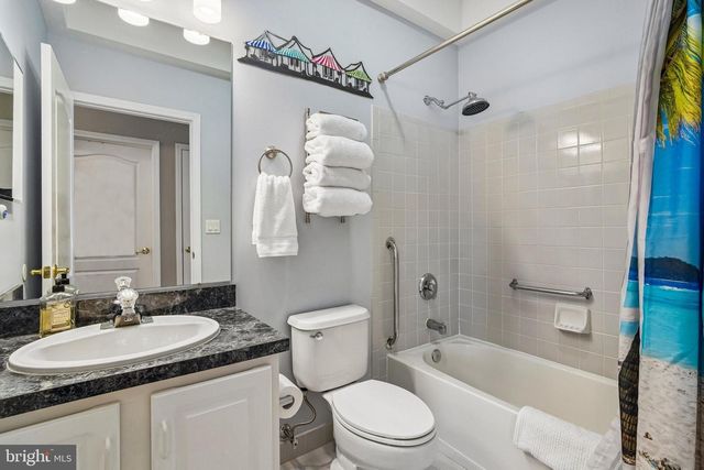 40 RAINFLOWER LN, West Windsor, NJ 08550