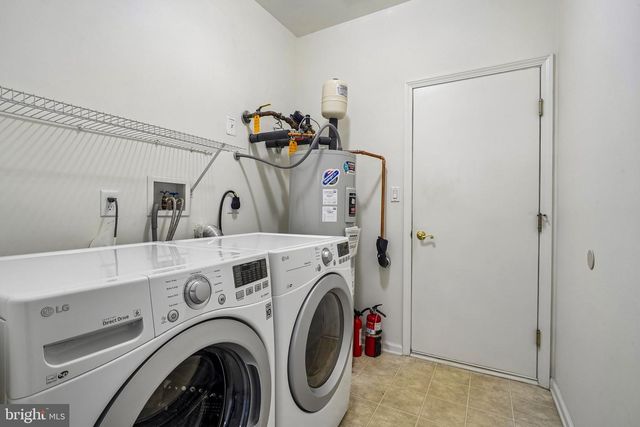 40 RAINFLOWER LN, West Windsor, NJ 08550