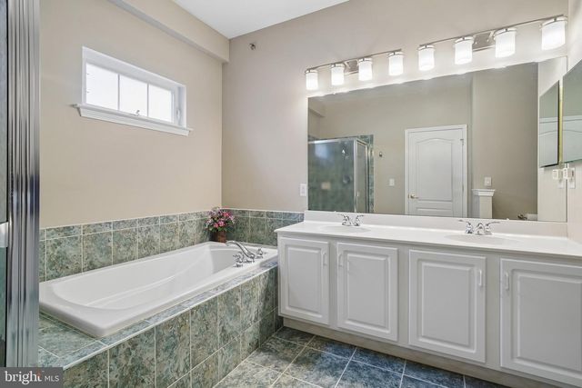 40 RAINFLOWER LN, West Windsor, NJ 08550