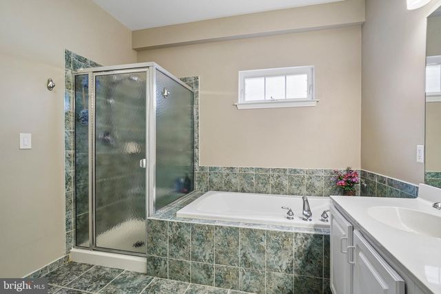 40 RAINFLOWER LN, West Windsor, NJ 08550