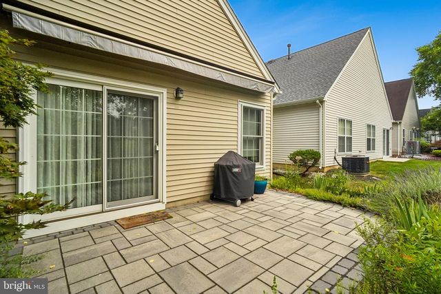 40 RAINFLOWER LN, West Windsor, NJ 08550