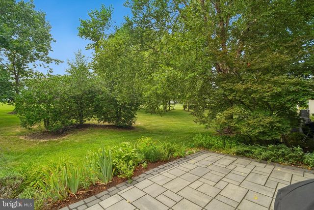 40 RAINFLOWER LN, West Windsor, NJ 08550