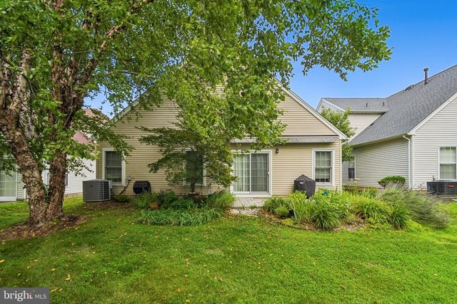 40 RAINFLOWER LN, West Windsor, NJ 08550