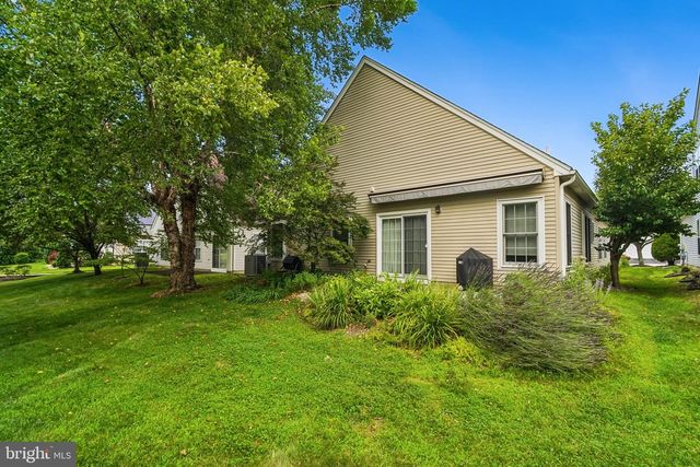 40 RAINFLOWER LN, West Windsor, NJ 08550