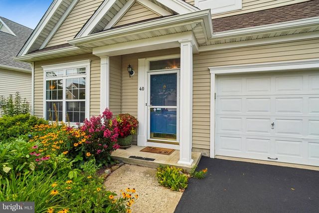 40 RAINFLOWER LN, West Windsor, NJ 08550