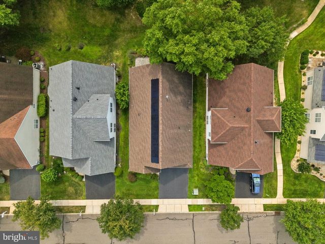 40 RAINFLOWER LN, West Windsor, NJ 08550
