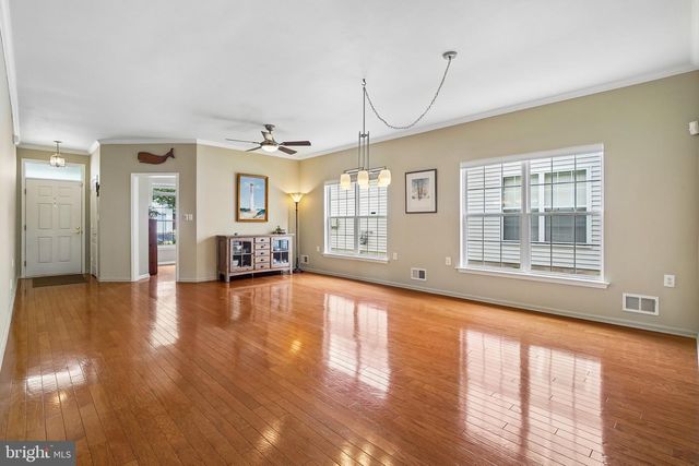 40 RAINFLOWER LN, West Windsor, NJ 08550