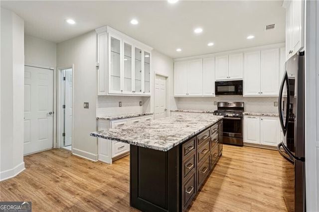 934 Chesterfield Place NW, Marietta, GA 30064