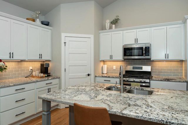 822 Ronald Overlook, Waunakee, WI 53597