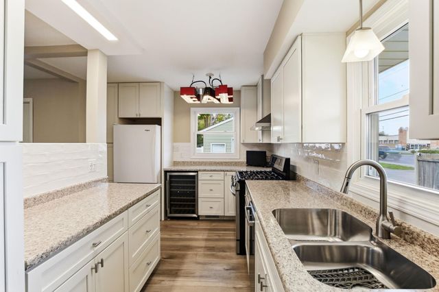 159 County Road C2 W, Roseville, MN 55113