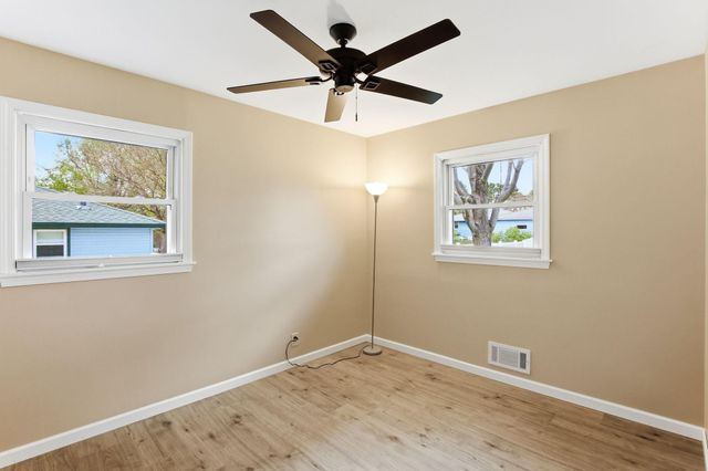 159 County Road C2 W, Roseville, MN 55113