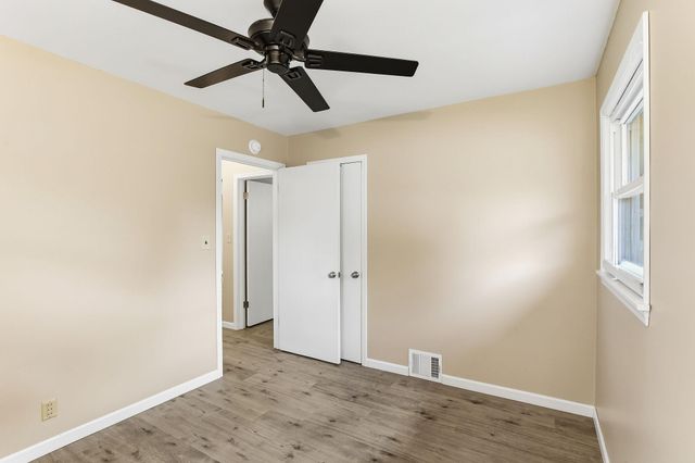159 County Road C2 W, Roseville, MN 55113