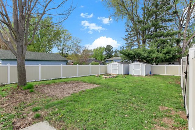 159 County Road C2 W, Roseville, MN 55113