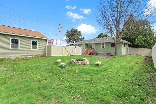 159 County Road C2 W, Roseville, MN 55113