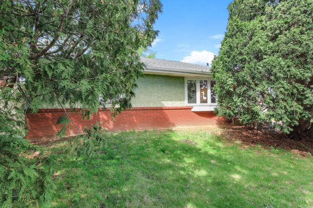 159 County Road C2 W, Roseville, MN 55113