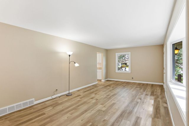 159 County Road C2 W, Roseville, MN 55113