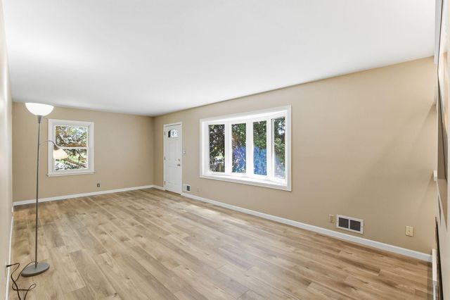 159 County Road C2 W, Roseville, MN 55113