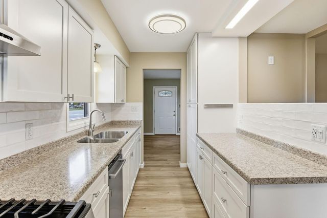 159 County Road C2 W, Roseville, MN 55113