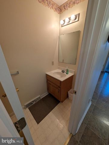 15 YORKTOWNE CT, Littlestown, PA 17340