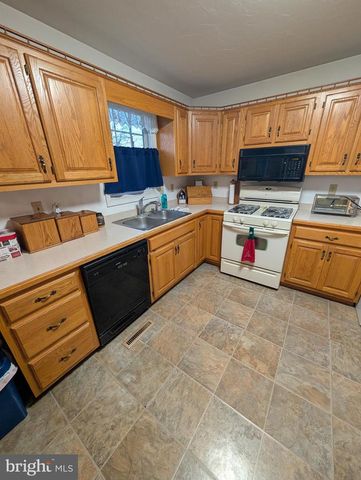 15 YORKTOWNE CT, Littlestown, PA 17340