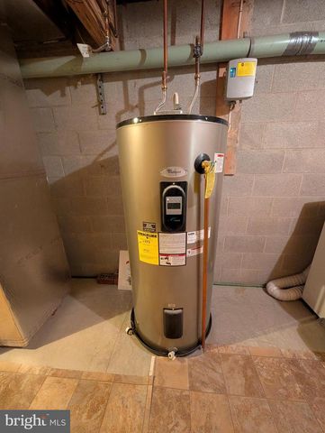 15 YORKTOWNE CT, Littlestown, PA 17340