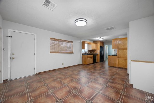 2901 Berkeley Street, Bakersfield, CA 93305